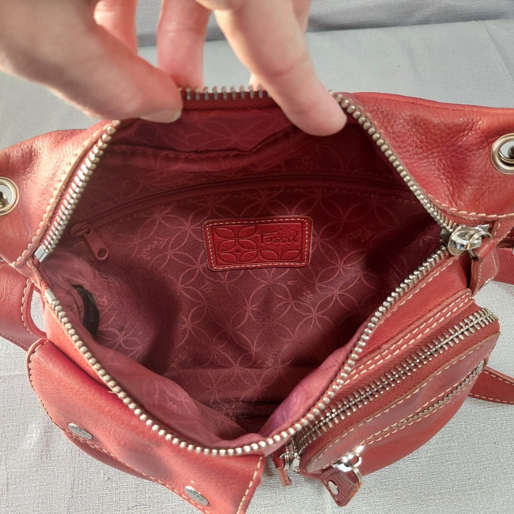 Vtg Y2k Fossil Sutter Genuine Leather Crossbody Bag Red Adjustable Strap Top Zip - Picture 9 of 16